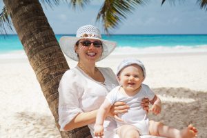 imagenes de mamas con bebes en brazos